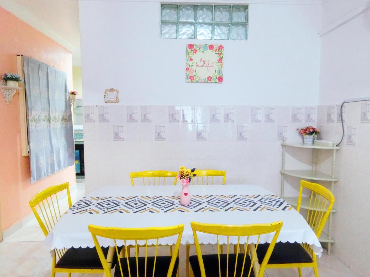 Little Family Homestay Malacca ภายนอก รูปภาพ